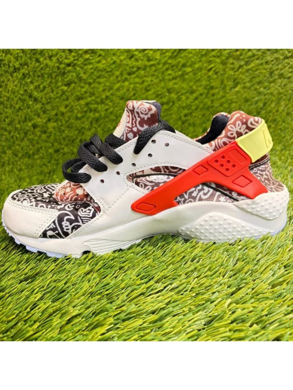 Nike Air Huarache Run Boys Size 6Y White Black Athletic Running Shoes Sneakers